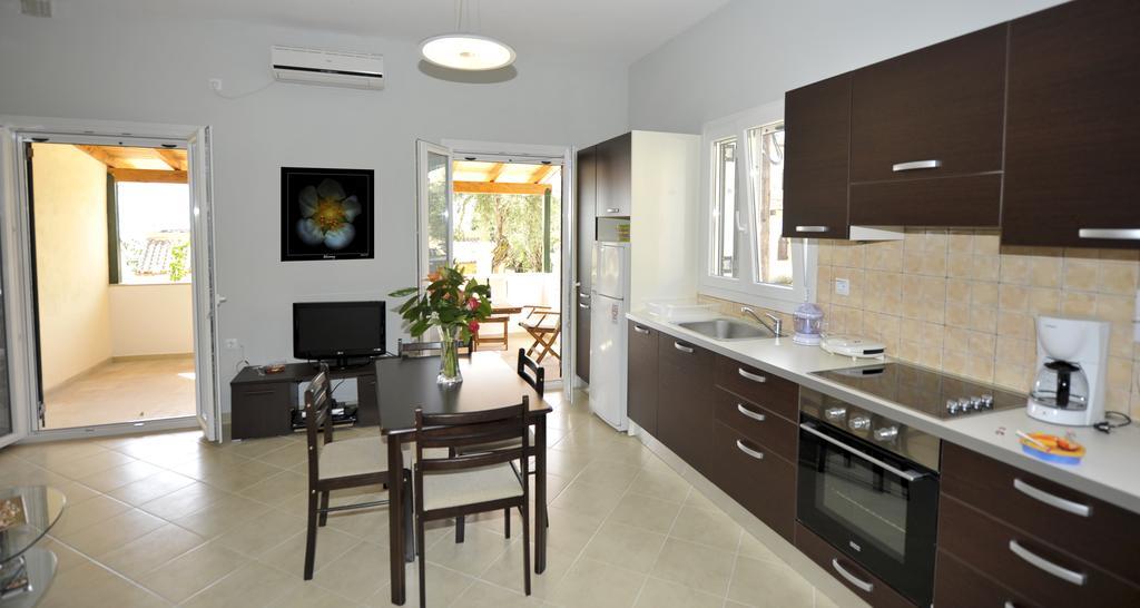 Votsalo Pool Apts Kalami  ภายนอก รูปภาพ